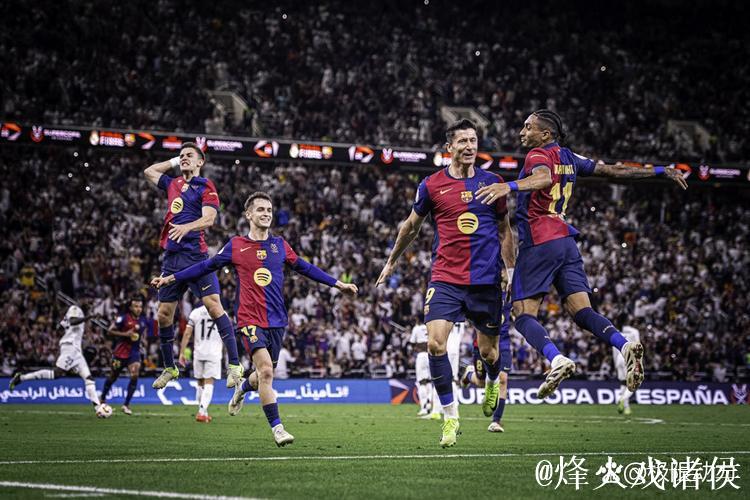 足坛盛宴！豪门集体告捷，阿森纳压哨制胜，巴萨扩大领先优势